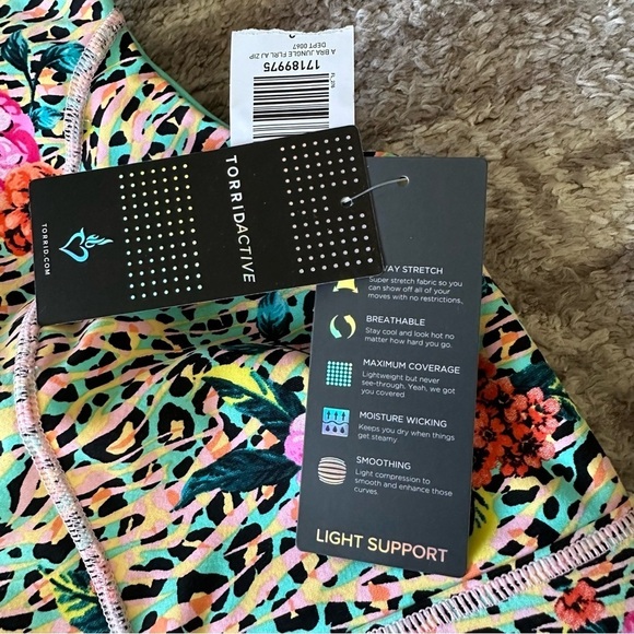 NWT Torrid Low-Impact Wireless Zip-Front Active Sports Bra 3X - Picture 5 of 8